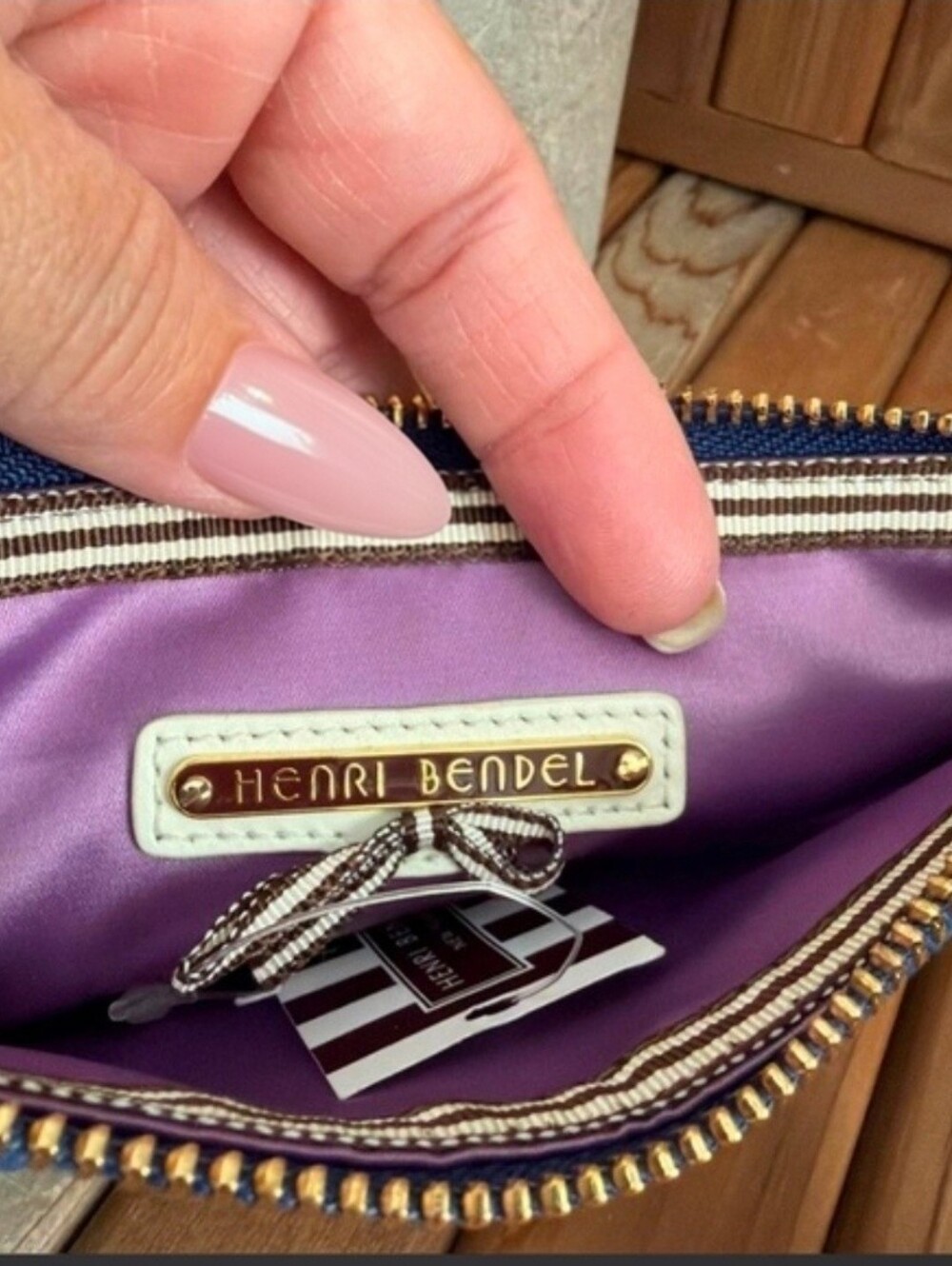 HENRI BENDEL NAVY SUEDE WRISTLET CLUTCH-NWT❗️ - Picture 4 of 5